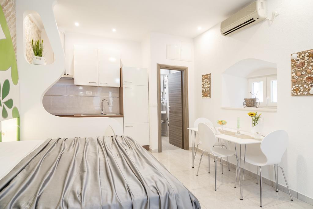 Males Apartman *