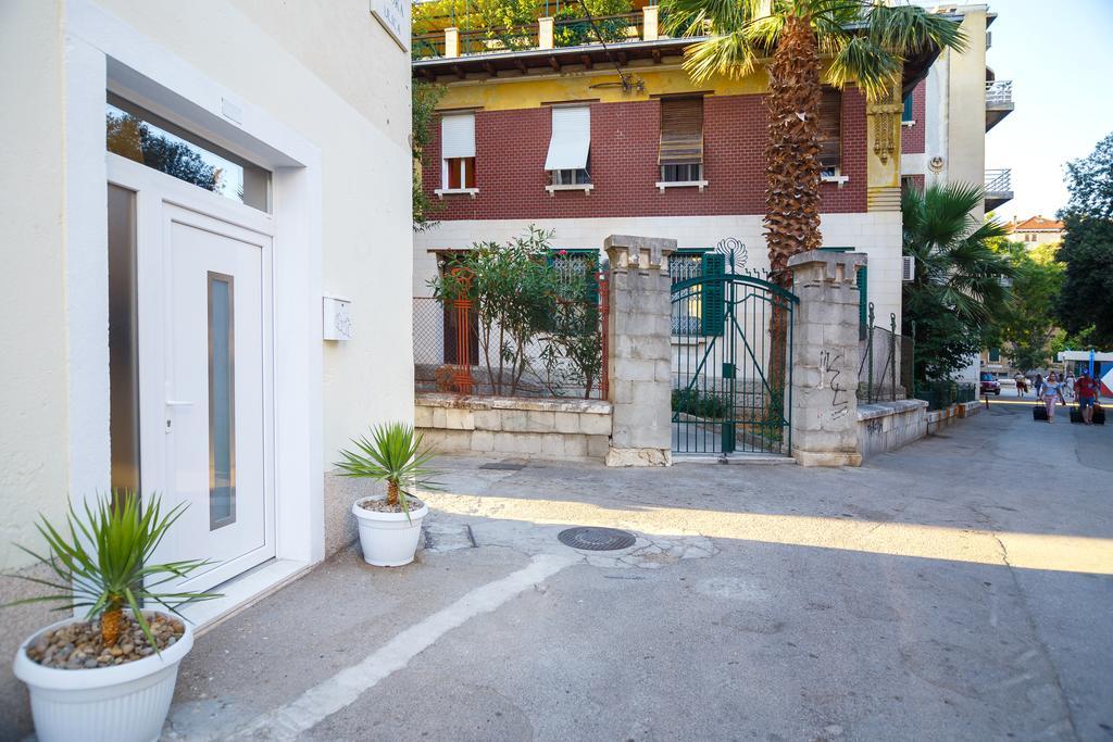 Apartament Males *